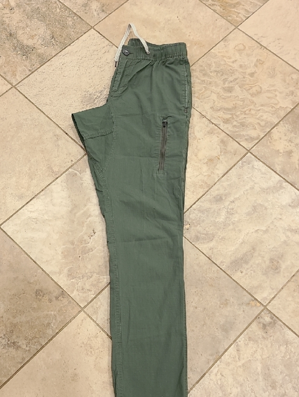 Vuori Olive Green Drawstring Cargo Joggers for Men - Picture 6 of 8